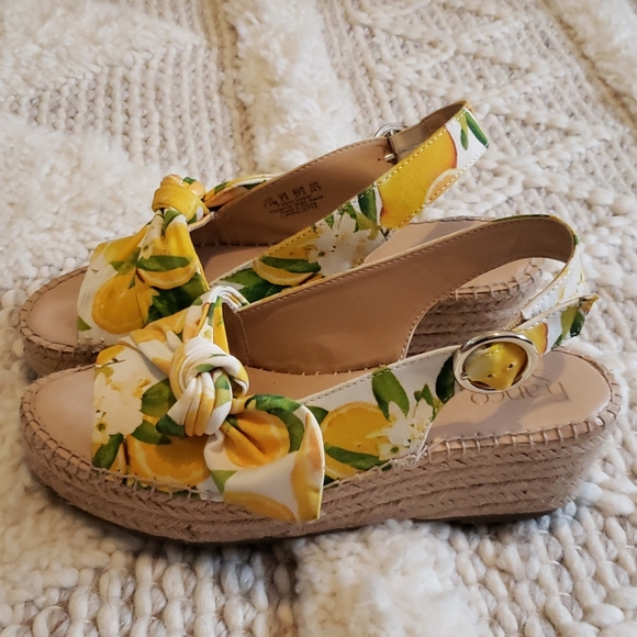 Lemon Sandals - Picture 2 of 6
